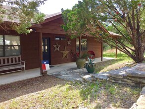 13501 RR12 in Wimberley, TX - Foto de edificio - Building Photo
