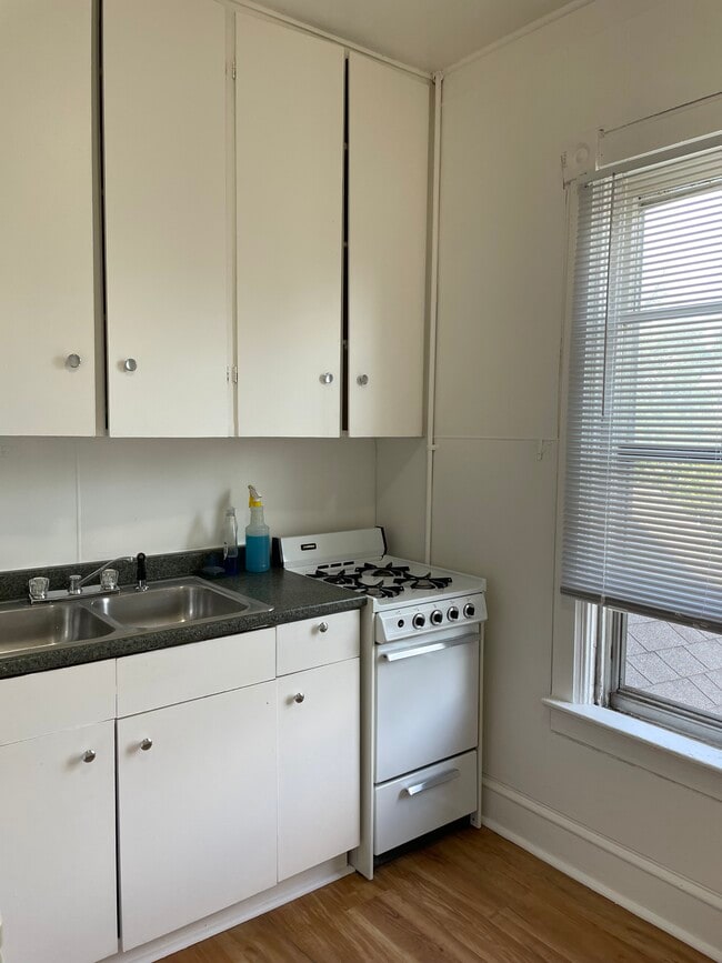 910 5th Ave N, Unit B in Great Falls, MT - Building Photo - Building Photo