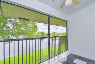 3100 NW 46th St, Unit 202 in Oakland Park, FL - Foto de edificio - Building Photo