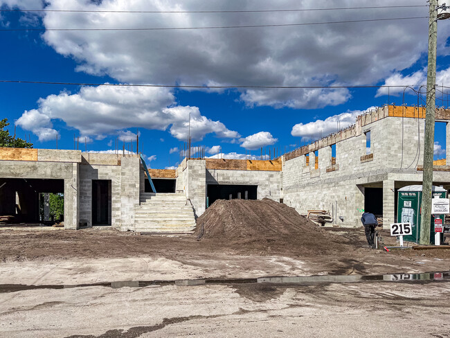 First Street Boat Haven in Bonita Springs, FL - Foto de edificio - Building Photo