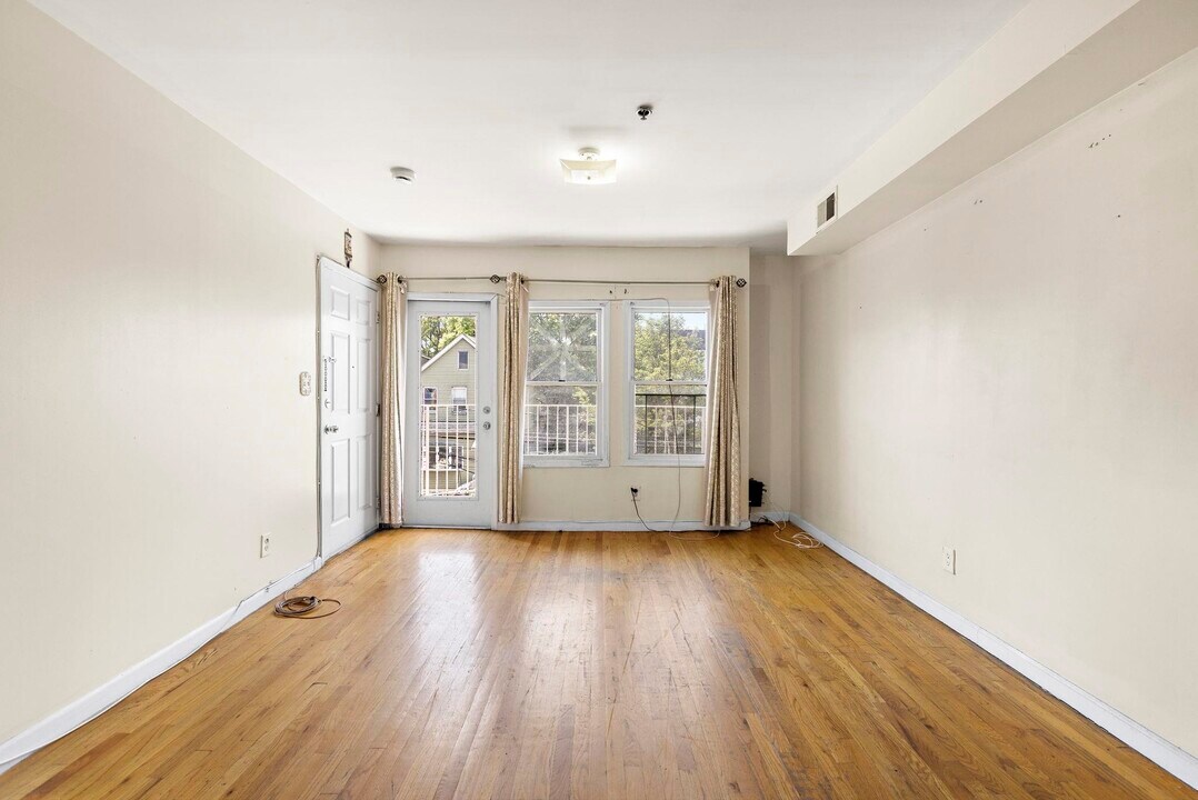 420 6th St in Union City, NJ - Building Photo