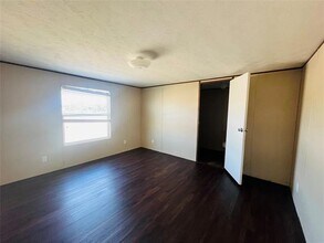 31 Oakdale St. in Wilmer, TX - Building Photo - Building Photo