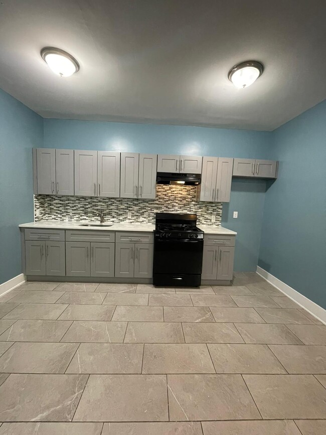 156 Randolph Ave, Unit 2