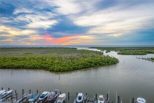 13105 Vanderbilt Dr in Naples, FL - Building Photo