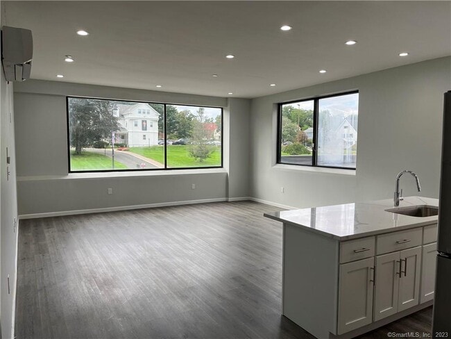 893 Main St in Manchester, CT - Building Photo - Building Photo