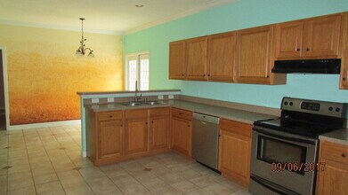 401 W 6th St in Woodbine, GA - Building Photo - Building Photo