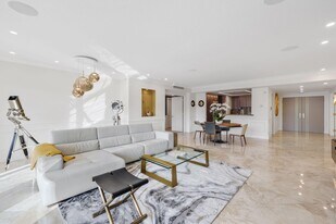 200 E Palmetto Park Rd in Boca Raton, FL - Building Photo