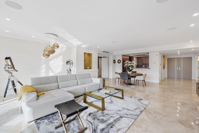 property at 200 E Palmetto Park Rd