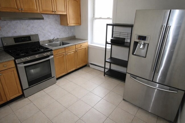 155 Front St, Unit 2 in Secaucus, NJ - Foto de edificio - Building Photo