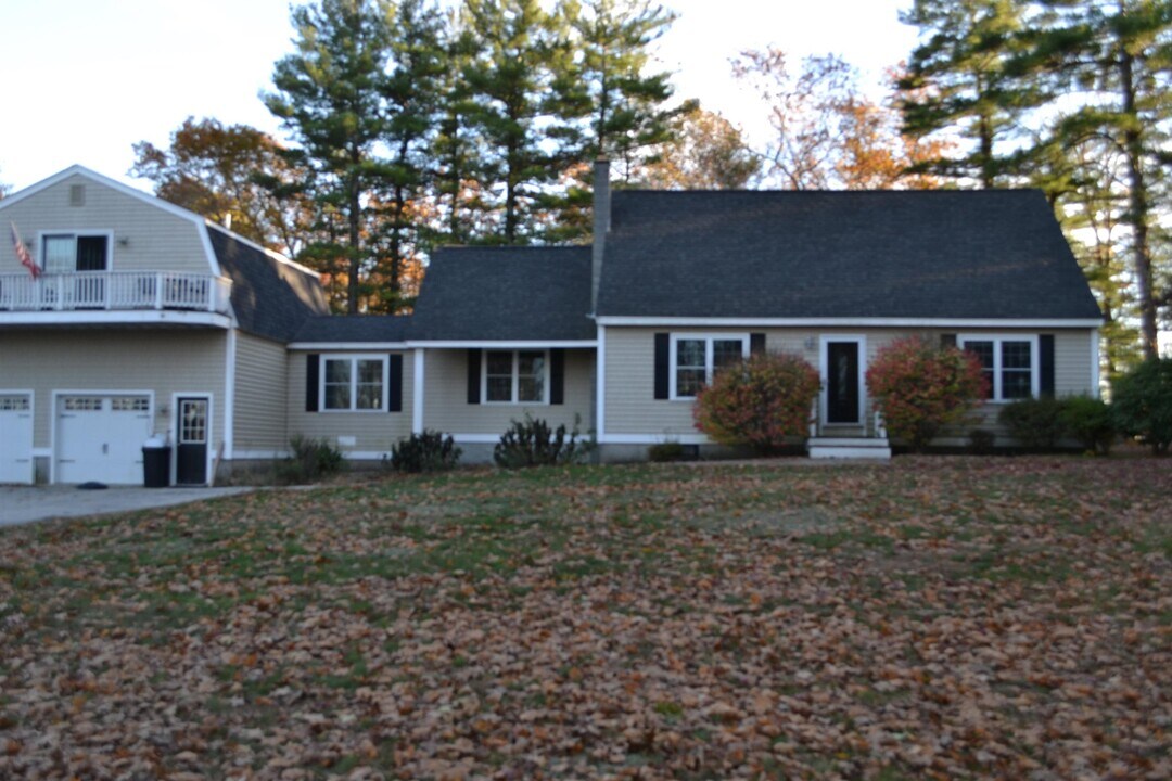 10 Madden Rd in Derry, NH - Building Photo