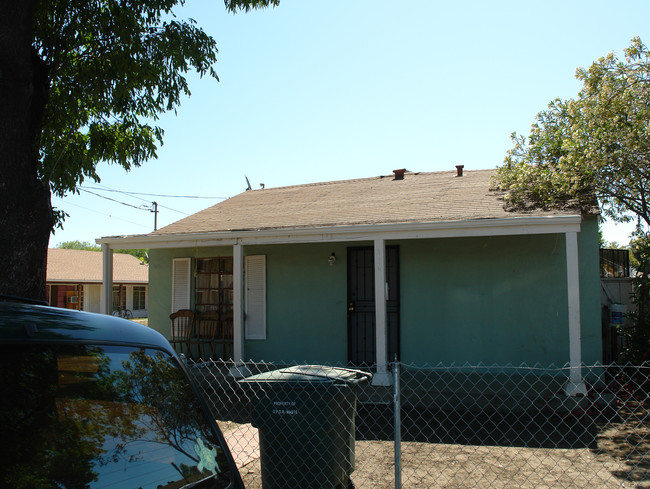 114 Madoline St in Pittsburg, CA - Building Photo - Building Photo