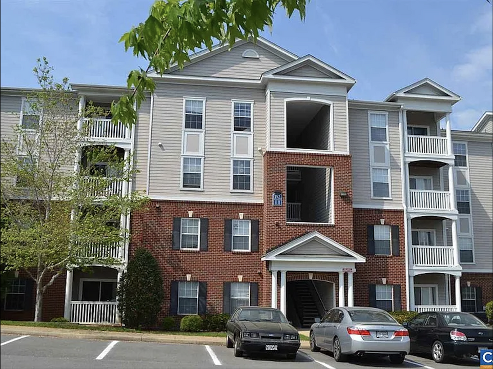 192 Yellowstone Dr, Unit 307 in Charlottesville, VA - Foto de edificio