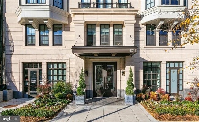 1011 M St NW, Unit 302 in Washington, DC - Building Photo - Building Photo