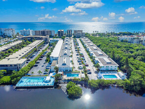 4201 S Ocean Blvd in South Palm Beach, FL - Building Photo - Building Photo