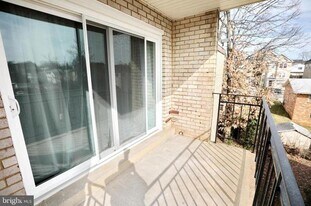 5106 F St SE, Unit 8 in Washington, DC - Building Photo