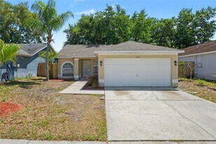 13618 Laraway Dr in Riverview, FL - Building Photo