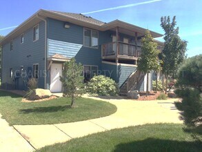 231 W 4th St in Tea, SD - Foto de edificio - Building Photo