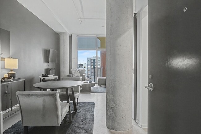 2115 Yeaman Pl, Unit 409 in Nashville, TN - Foto de edificio - Building Photo