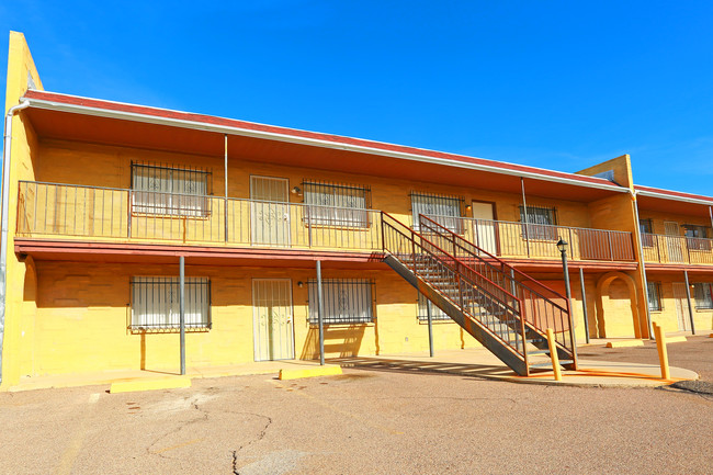 East Wind Apartments in Tucson, AZ - Building Photo - Building Photo