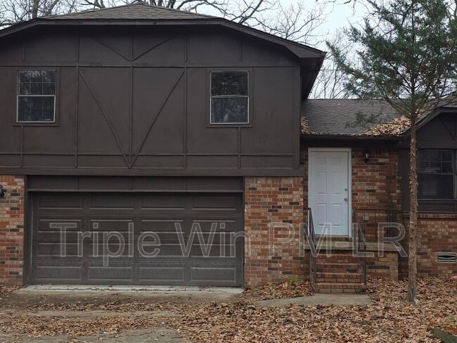 28 Helen Dr in Sherwood, AR - Foto de edificio - Building Photo