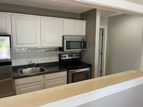 212 W Locust St in Three Oaks, MI - Building Photo - Building Photo