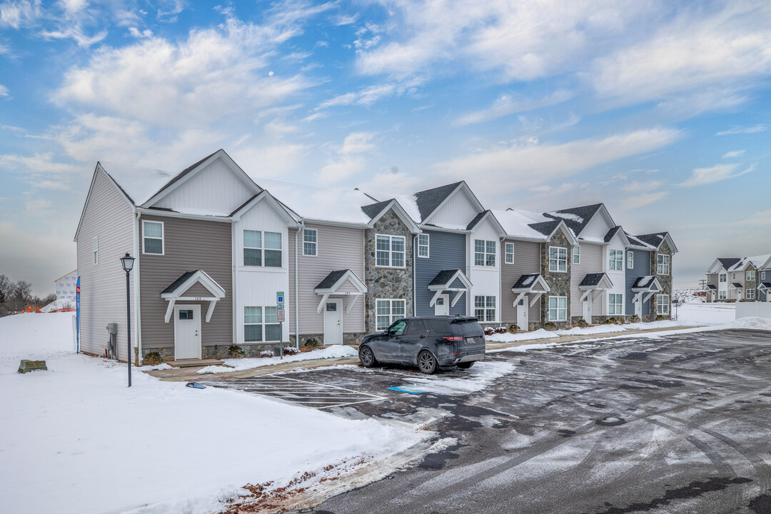 Aspen Ridge Townhomes in Dover, PA - Building Photo