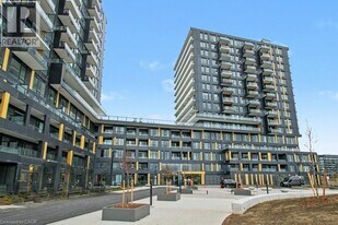 4878 Powers Common in Burlington, ON - Building Photo