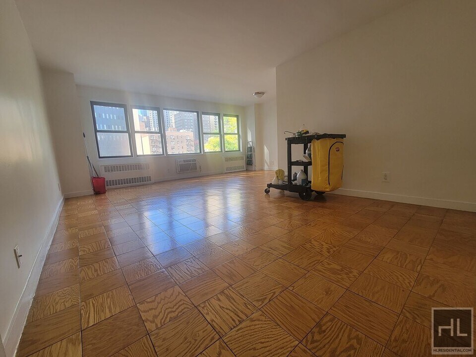 EAST 36 STREET in New York, NY - Building Photo