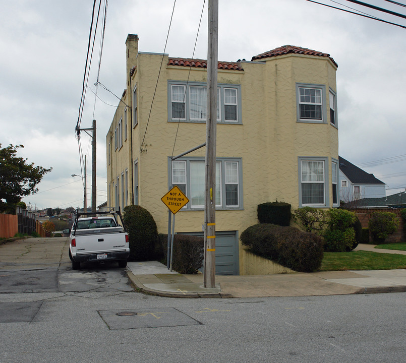 410 Eucalyptus Ave in South San Francisco, CA - Building Photo