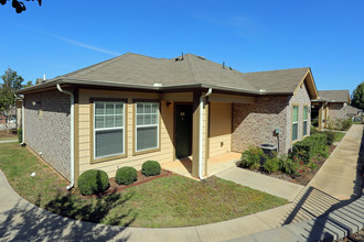 Woodside Manor in Conroe, TX - Building Photo - Building Photo