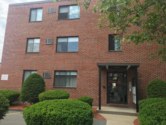 320 Salem St, Unit 22 in Medford, MA - Foto de edificio - Building Photo