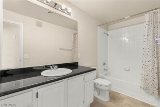 2900 Sunridge Heights Pkwy in Henderson, NV - Foto de edificio - Building Photo