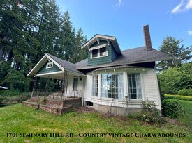 1701 Seminary Hill Rd in Centralia, WA - Building Photo