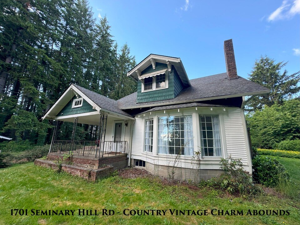 1701 Seminary Hill Rd in Centralia, WA - Building Photo