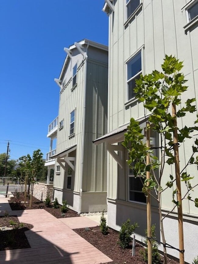 301 Madonna Rd in San Luis Obispo, CA - Building Photo - Building Photo