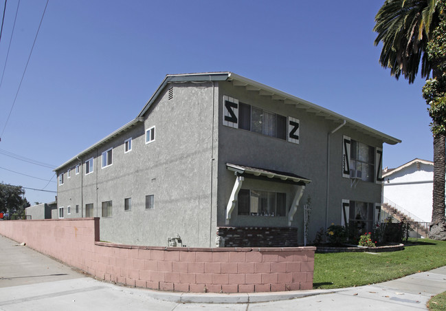 2334 E Santa Fe Ave in Fullerton, CA - Building Photo - Building Photo