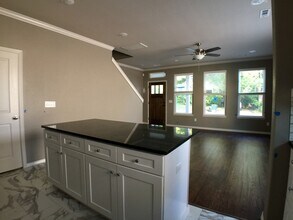 393 S Hill Ave in Fayetteville, AR - Building Photo - Building Photo