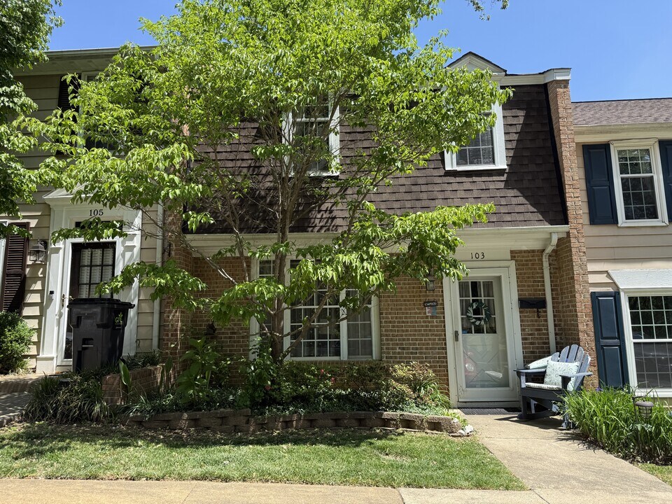 103 Doncaster Ln in Charlottesville, VA - Building Photo