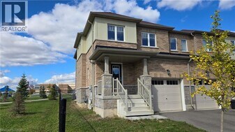 11 Armes St in Hamilton, ON - Building Photo