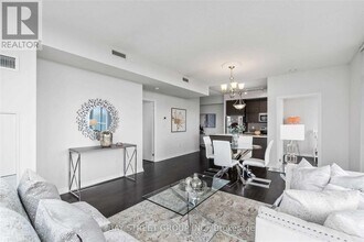 66 Forest Manor Rd in Toronto, ON - Building Photo - Building Photo