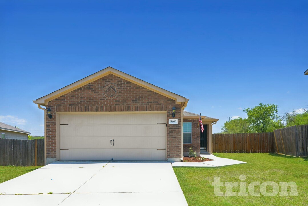 5406 Chase Canyon in San Antonio, TX - Building Photo