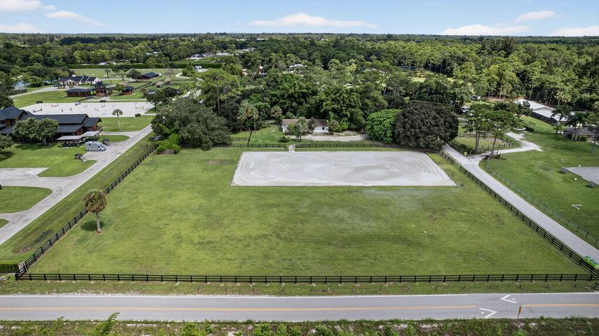 2340 B Rd in Loxahatchee Groves, FL - Foto de edificio