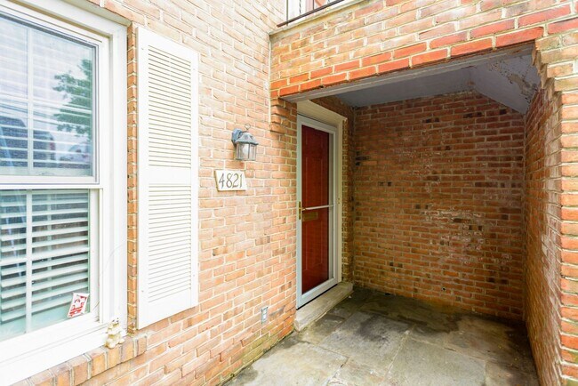 4821 Sangamore Rd in Bethesda, MD - Building Photo - Building Photo