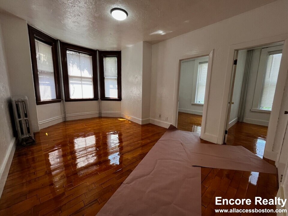 4 Adella Pl, Unit 4 Adella Place in Boston, MA - Building Photo