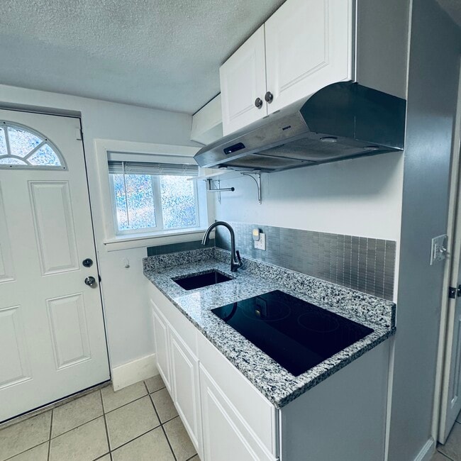 36 Summer St, Unit Rear