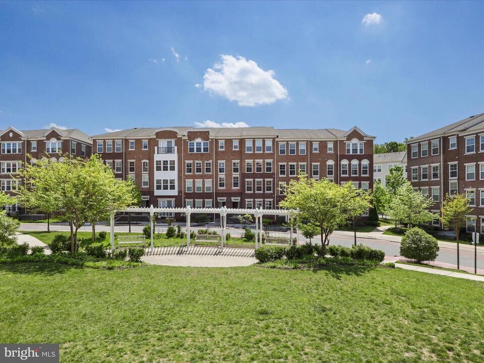 3037 Rittenhouse Cir in Fairfax, VA - Building Photo
