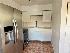 551 73rd Ave in St Pete Beach, FL - Foto de edificio - Building Photo