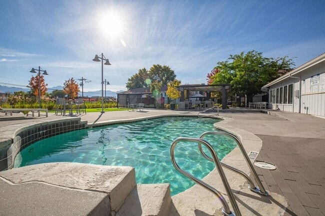 Enclave at Redwood in West Valley City, UT - Foto de edificio - Building Photo