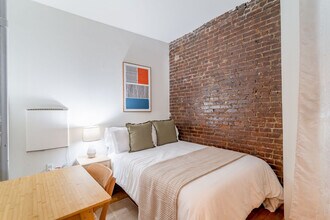338 W 39th St in New York, NY - Building Photo - Building Photo