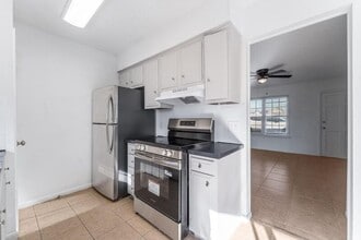 600 W Olive St in Rogers, AR - Building Photo - Building Photo